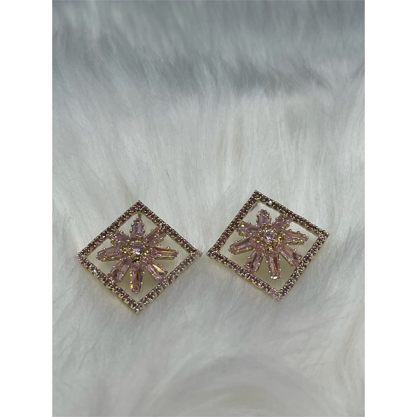 Diamond flower Earrings.